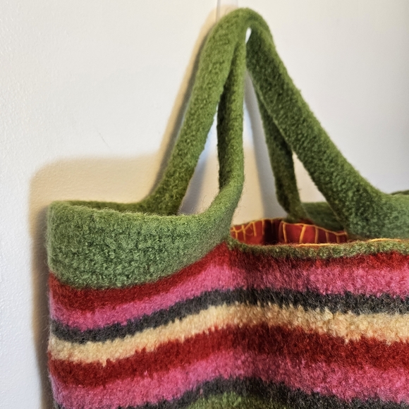 Felted Wool and Lined Bucket Bag - Picture 4 of 6